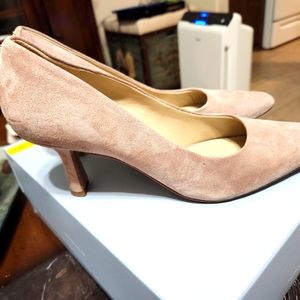 Womens Suede Pumps in Great Condition
